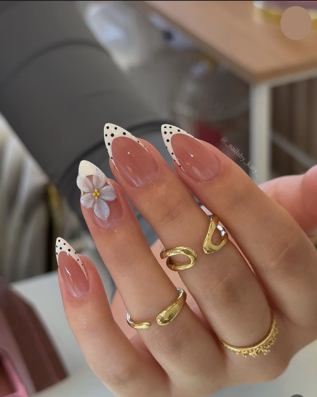 Daisy & Polka-Dot French Tips